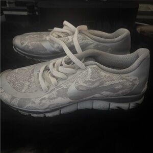 Nike Free 5.0 V4 in a Metallic Silver/Gray Python Snakeskin Print